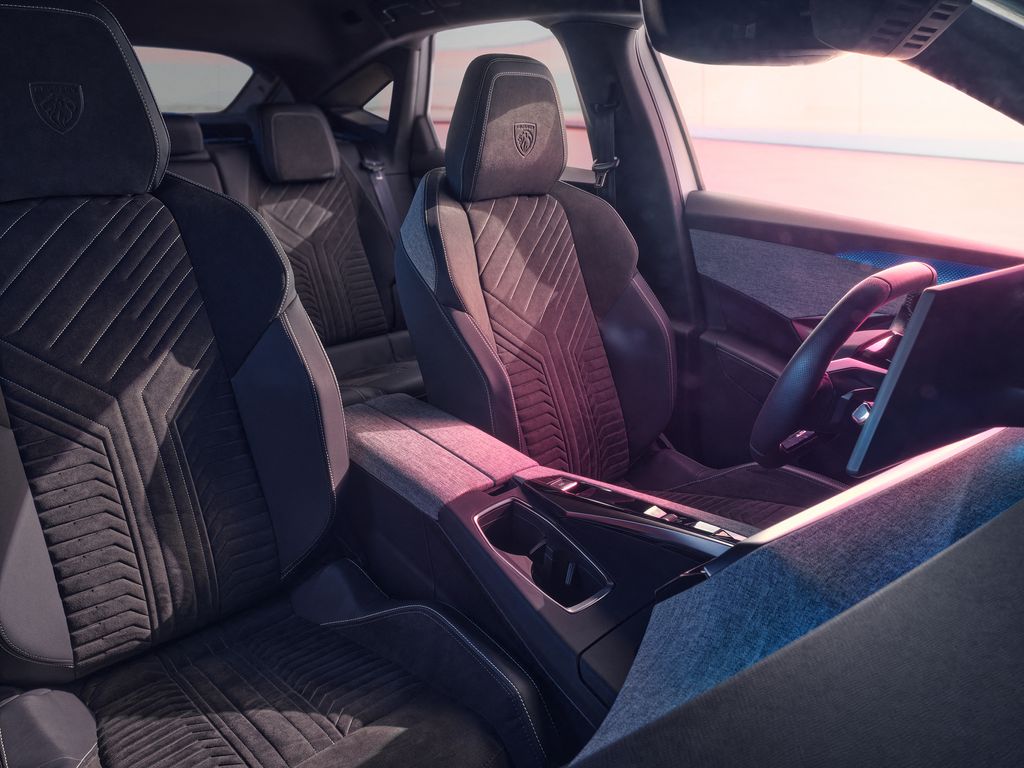 Peugeot 3008 GT Hybrid 145 e-DCS 6